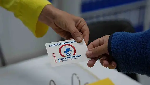 Düzce Belediyesi'nden öğrencilere 2 bin 500 liralık kırtasiye desteği