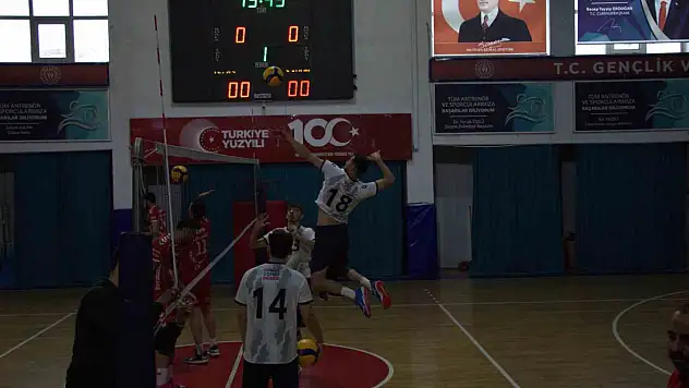 Düzce Belediyesi Spor Akademisi Voleybol Takımı ilk maçında galip