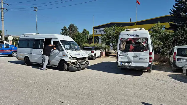 Düzce'de 2 servis aracı ve tır kazaya karıştı: 6 yaralı