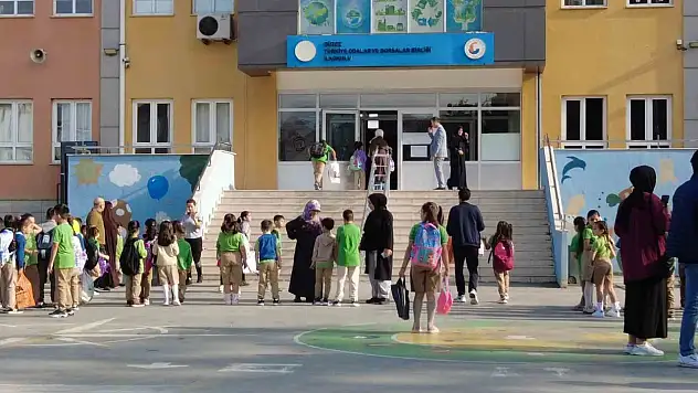 Düzce'de 76 bin 838 öğrenci için ders zili çaldı