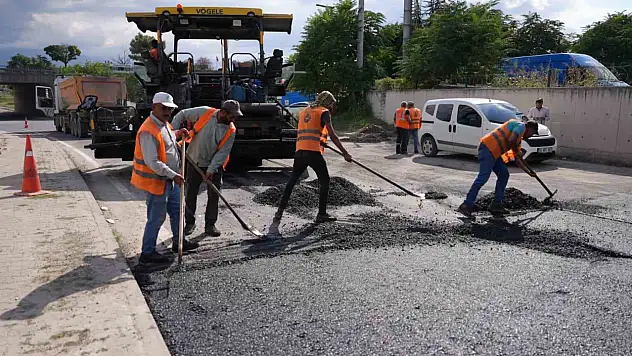 Düzce'de asfalt çalışmaları gece gündüz devam ediyor