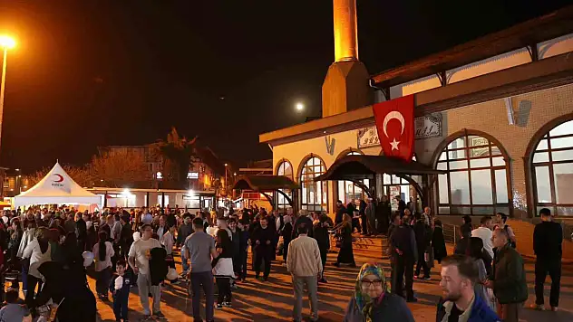 Düzce'de bal şerbeti ikram edildi