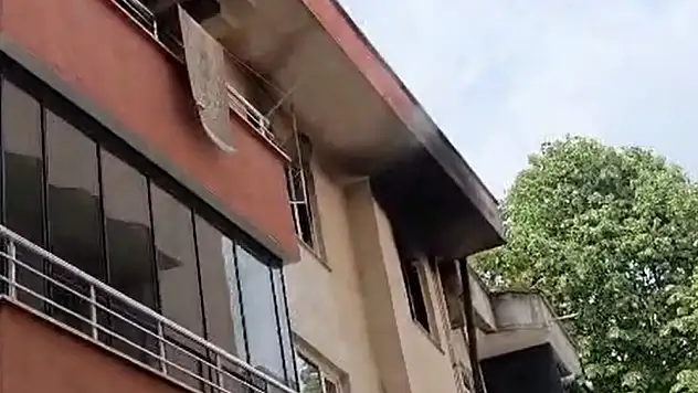 Düzce'de daireden yükselen alevler camları kırdı