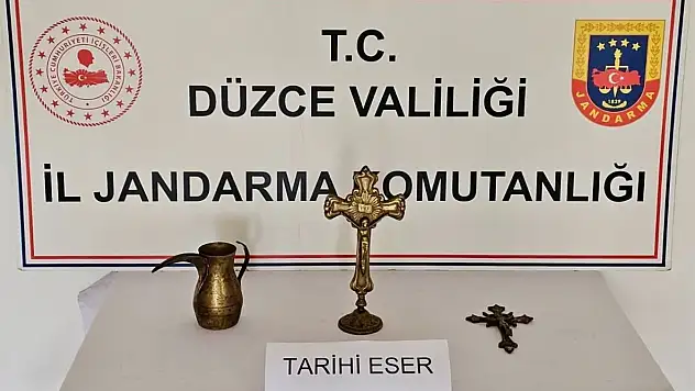 Düzce'de kaçakçılara göz açtırılmıyor: Çok sayıda makaron, tütün ve tarihi eser ele geçirildi