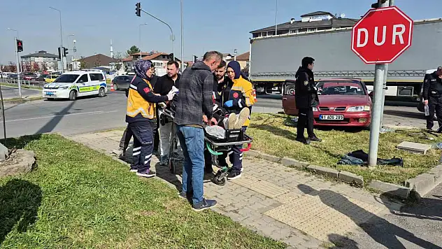 Düzce'de kavşakta otomobiller çarpıştı: 6 yaralı