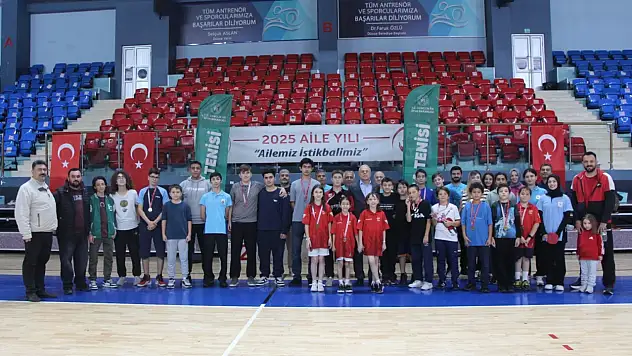 Düzce'de Masa tenisi turnuvasının şampiyonları belli oldu