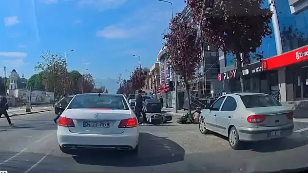 Düzce'de motosiklet kazası ucuz atlatıldı: O anlar kamerada