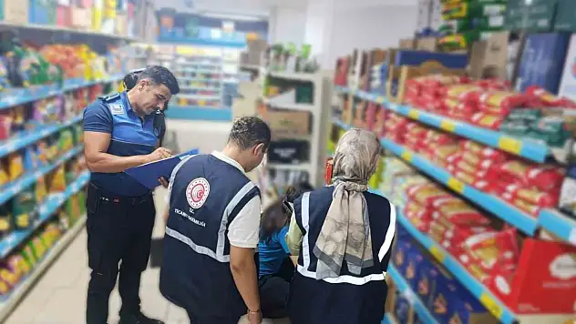 Düzce'de raf etiket ve kasa fiyatları kontrol edildi