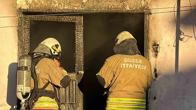 Düzce'de yangında dumandan etkilenen 5 kişi hastaneye kaldırıldı