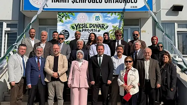 Düzce'de Yeşil Duvar Projesiyle 90 fidan toprakla buluştu