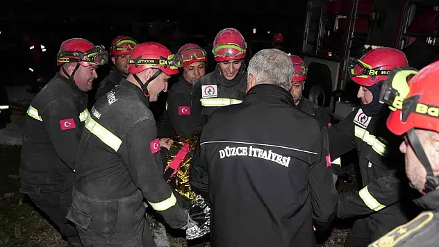 Düzce itfaiyesine enkazda arama kurtarma eğitimi