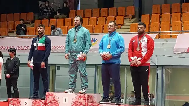 Düzce Üniversitesi öğrencisi dünya üçüncüsü oldu