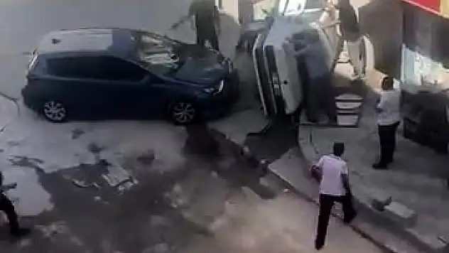 Elazığ'da kaza yapan otomobil yan yattı: 1 yaralı