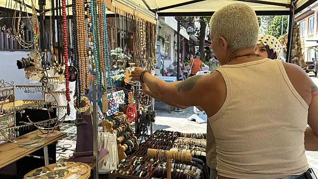 Emekli oldu hobisini dükkana yansıttı