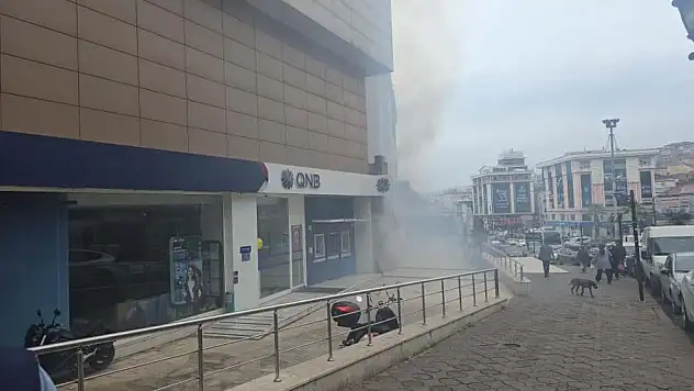 Ereğli'de AVM jeneratörü korkuttu, cadde duman altında kaldı, vatandaşlar panikledi