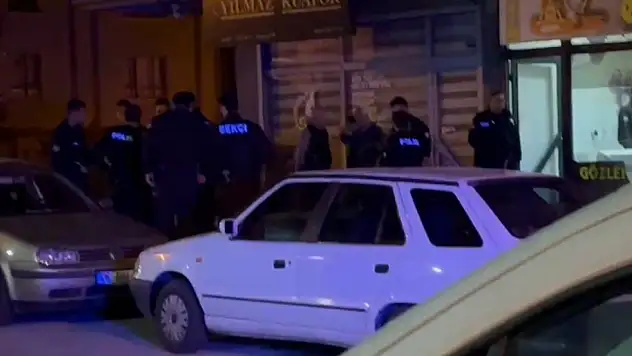 Eşinin boğazından bıçakladığı kadın yaralandı