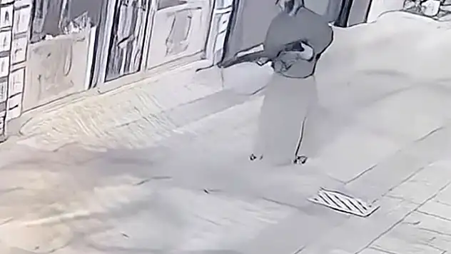 Etek giyip iş yeri kurşunladılar, polis ekiplerinden kaçamadılar