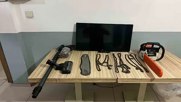 Evde buldukları her şeyi çaldılar: 2 tutuklama