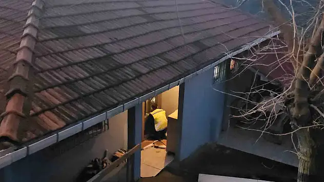 Evlere dadanan hırsızlar değerli eşya bulamayınca iş aletlerini çaldı