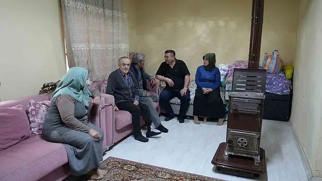 Evlerini yangında kaybeden aile iki yıldır köy okulunda yaşama tutunmaya çalışıyor