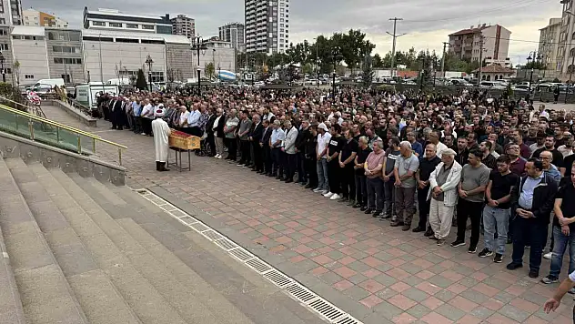 Feci kazada ölen çocuk gözyaşları arasında toprağa verildi