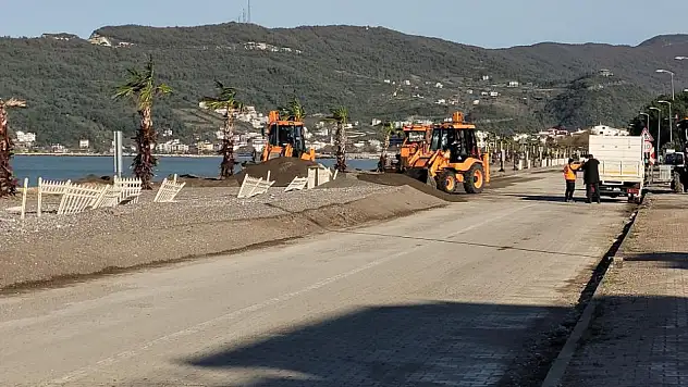 Fırtınanın vurduğu Cide'de çalışmalar sürüyor