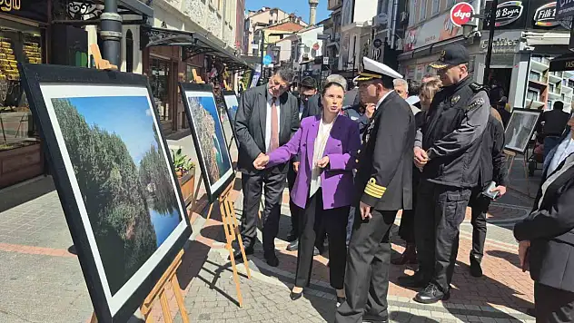 Fotoğraf sergisinde Vali Arslan'a yanardağ sürprizi