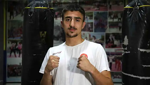 Gündüz sanayide, akşam ringde ter döküyor