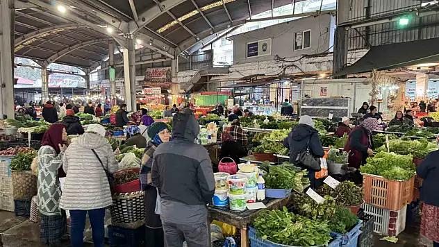 Halk pazarına yoğun ilgi