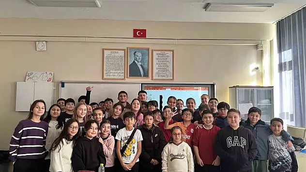 Halkla ilişkiler öğrencilerinden örnek başarı