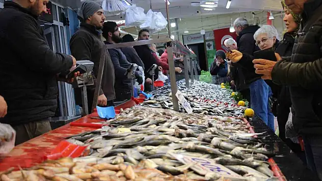 Hamsi bir haftada 50 lira birden düştü: Rağbet arttı