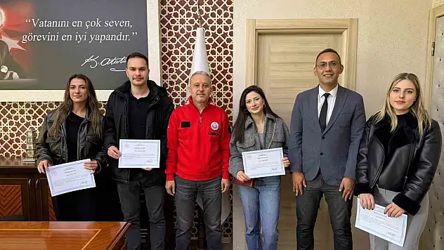 Hastanede boyama yapan gençlere teşekkür