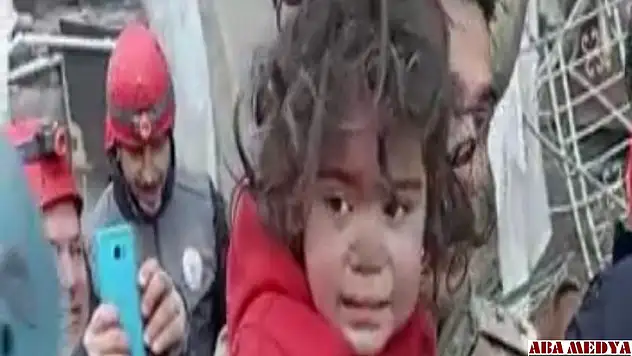 Hatay'da 4'ü çocuk 6 kişi enkazdan sağ çıkarıldı