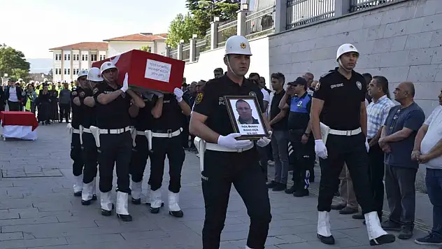 Hayatını kaybeden polis memuru törenle memleketine yolcu edildi