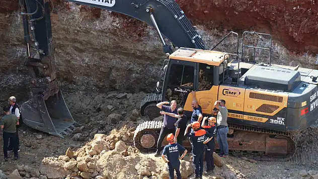 İnşaat kazısında göçük altında kalan kepçe operatörü hayatını kaybetti
