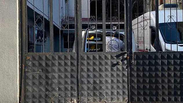 İş yerinin avlusunda intihara kalkıştı