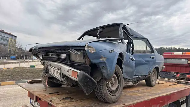 İşçi servisi ile otomobil çarpıştı: 6 yaralı