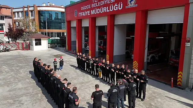 İtfaiyeci olmak isteyen iki kardeş itfaiyeci duasına katıldı
