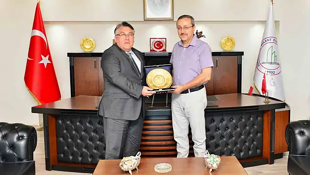 IUS Rektörü Yıldırım'dan Rektör Özölçer'e ziyaret