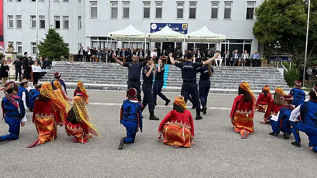 Jandarma 184'üncü yıldönümünü harmandalıyla kutladı