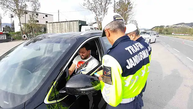 Jandarma sürücülere güvenli yolculuğu anlattı