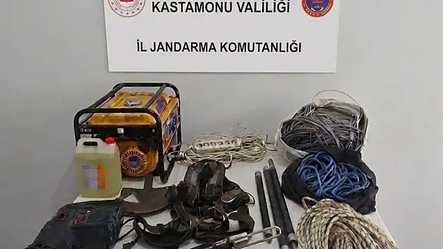 Kaçak define avcıları fotokapanla tespit edildi, suçüstü yakalandı