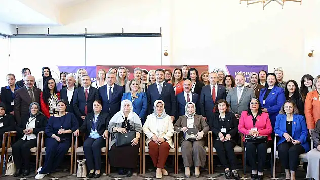 Kadın eliyle güçlenen yerel yönetimler çalıştayı yapıldı