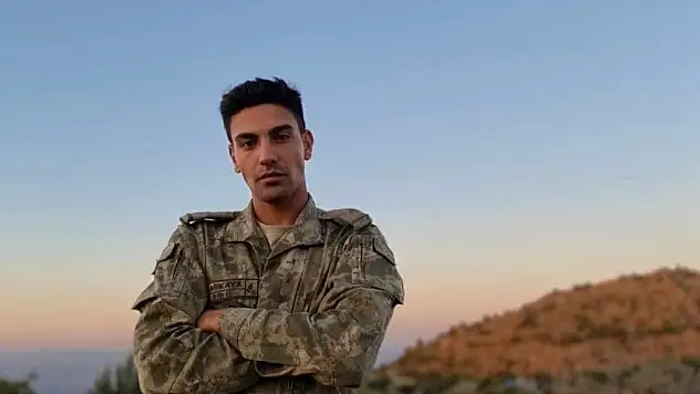 Kağıt gibi ezilen otomobil 3 gence mezar oldu