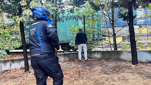 Kamusal alanda tuvaletini yapan şahsa zabıta baskını