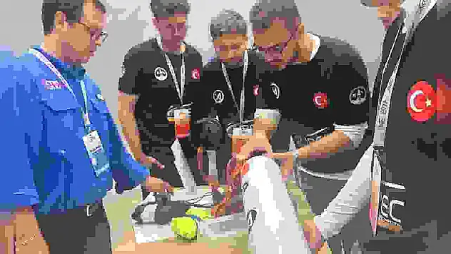 Kapsül Azak Rocket Team ABD'de dünya birincisi oldu