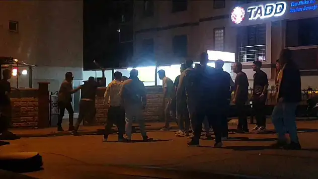 Karabük'te 'omuz atma' kavgasında ıstaka, tekme ve yumruklar havada uçuştu