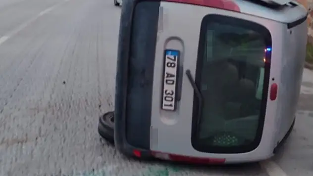 Karabük'te çarpışan otomobillerden biri devrildi: 1 yaralı
