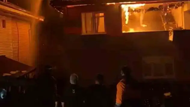 Karabük'te iki katlı evde korkutan yangın