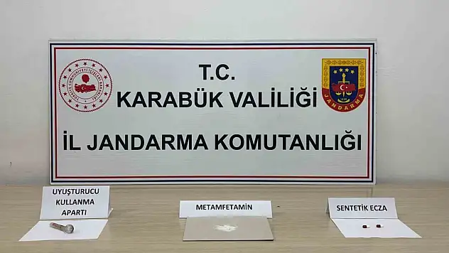 Karabük'te jandarmadan kaçakçılık ve uyuşturucu operasyonu: Silah, uyuşturucu ve kaçak telefon ele geçirildi
